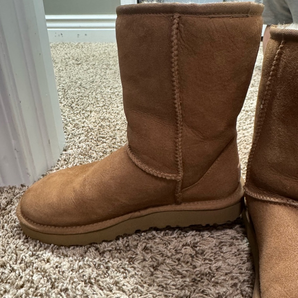 UGG Classic Short II - Picture 3 of 5